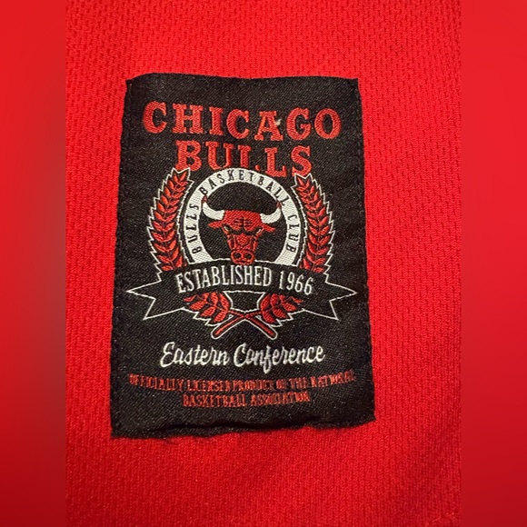 Chicago Bulls Jersey Women’s Size Medium Red Sleeveless NBA - Picture 5 of 9